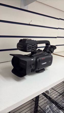 Canon XA11