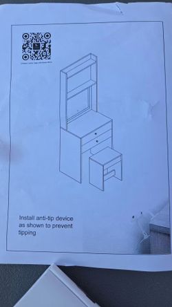 White VALUE Vanity or Desk#2. Has broken drawer front