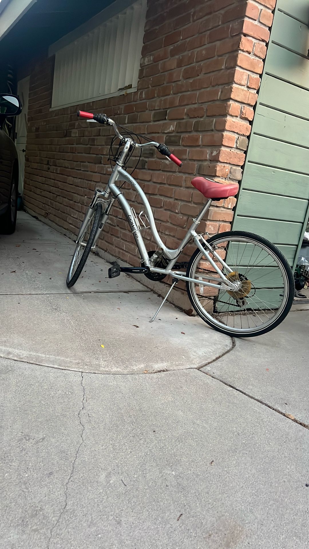 Electric townie women’s bike