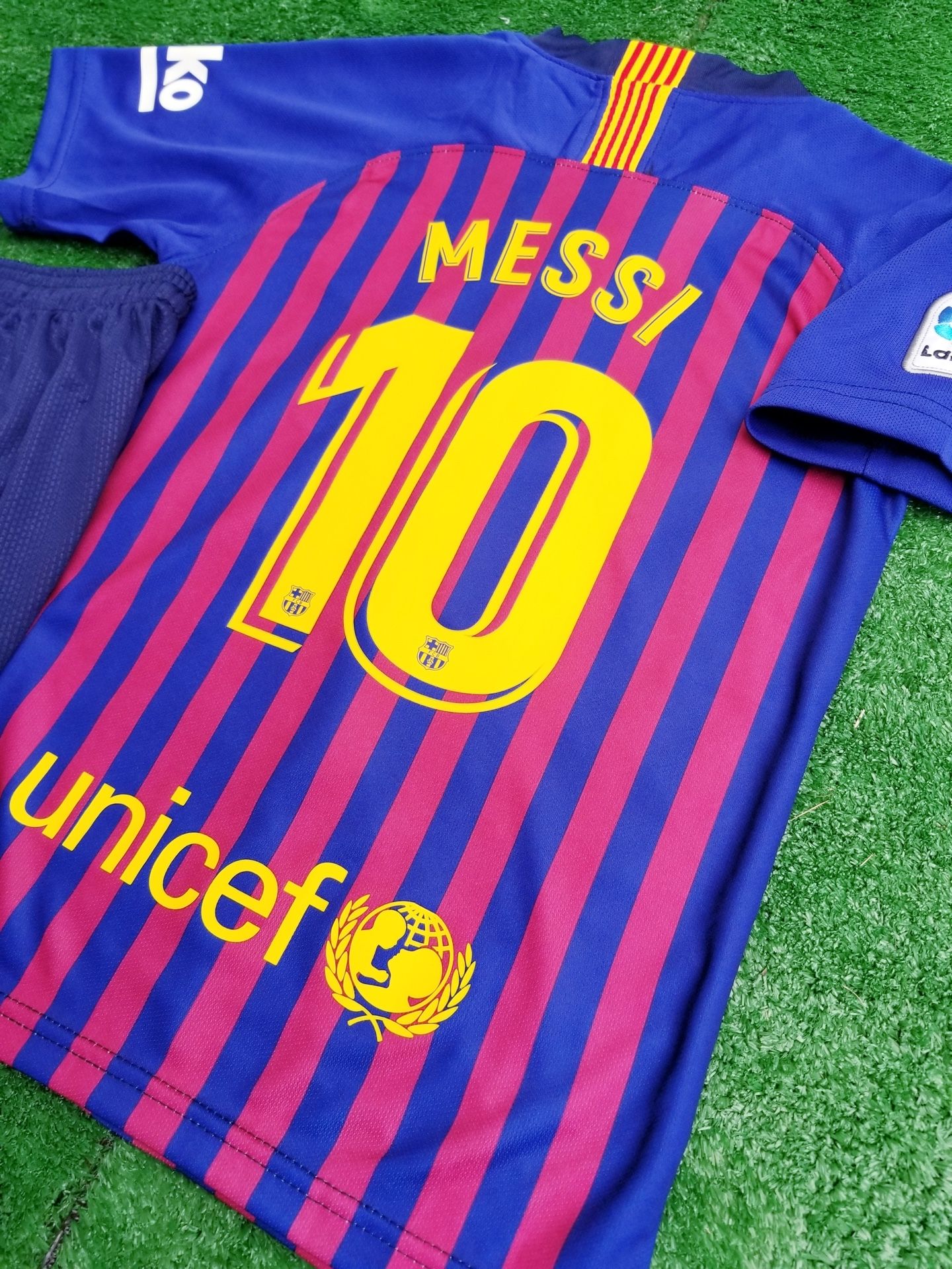 FC Barcelona Qatar Airways #10 Messi Soccer Jersey youth kids children's 14  unicef stripe - Jerseys & Cleats, Facebook Marketplace