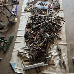 Wrenches, Screwdrivers Hand Tools (Lot)