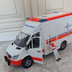 Bruder 02676 Mercedes-Benz Sprinter Ambulance with Driver