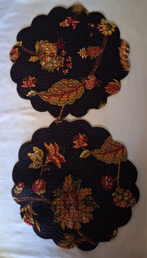 2 Table Mats Perfect For The Holiday Season