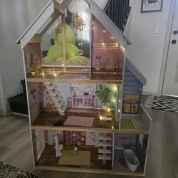 Kidkraft Dollhouse/Barbie House