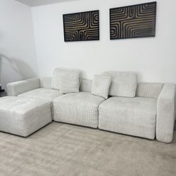 FREE DELIVERY SECTIONAL SOFA OFF WHITE NEVER USED OFF WHITE COLOR 