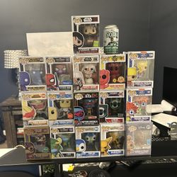 17 Funko Pops