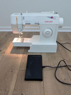 Singer Portable Sewing Machine with Foot Pedal