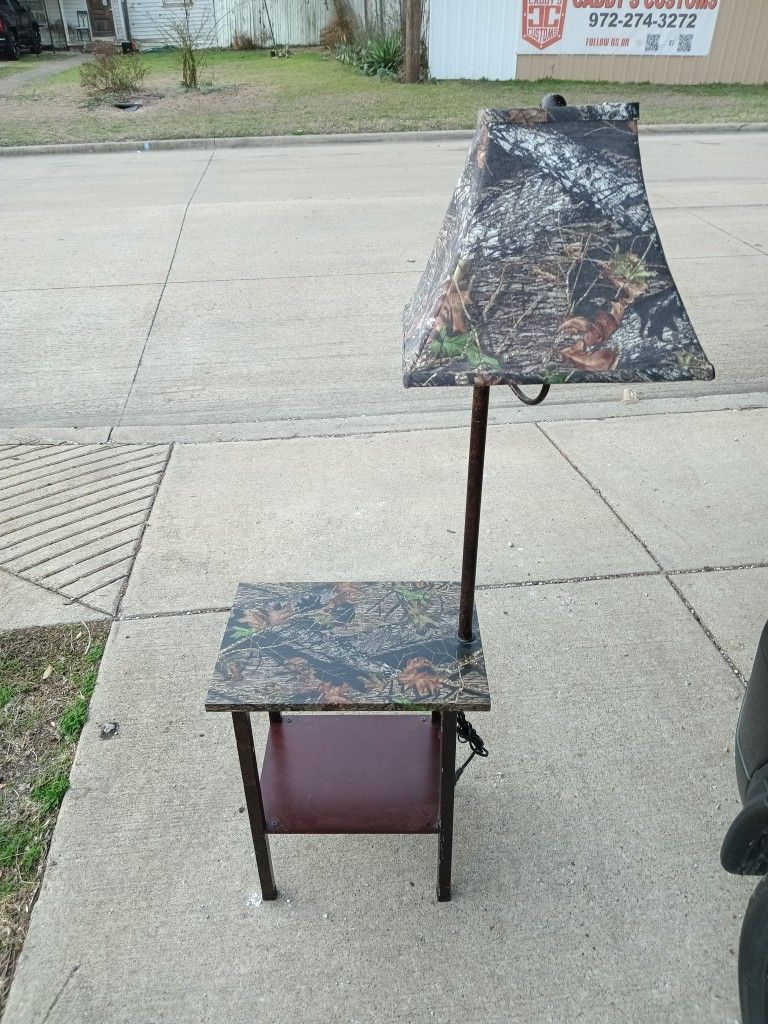 Lamp Table $40 Available In DeSoto Texas 👈