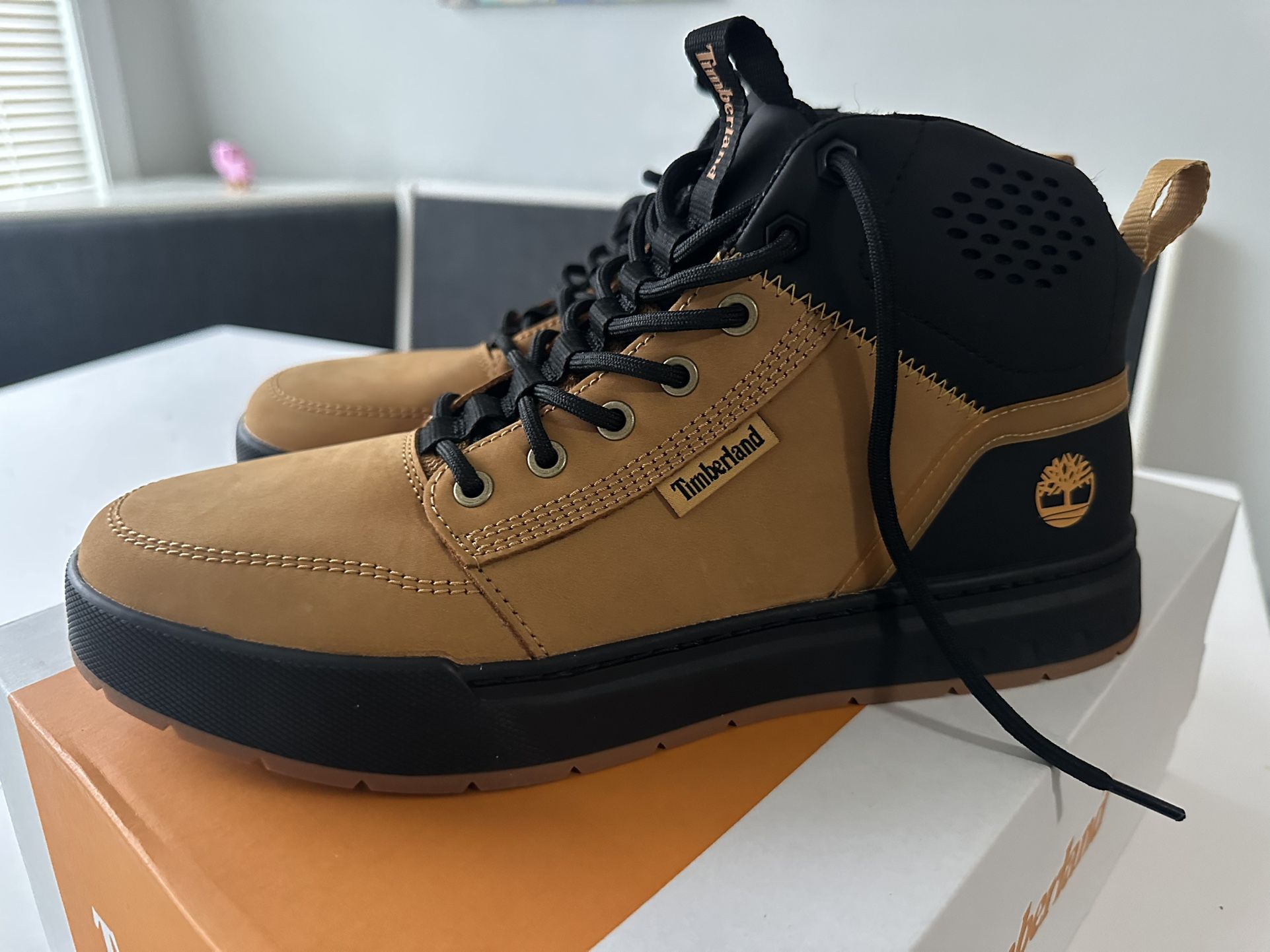 Timberland Maple Grove Sport Mid Hiking Size 9.5