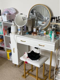 Vanity with chair led light