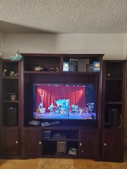 Entertainment center