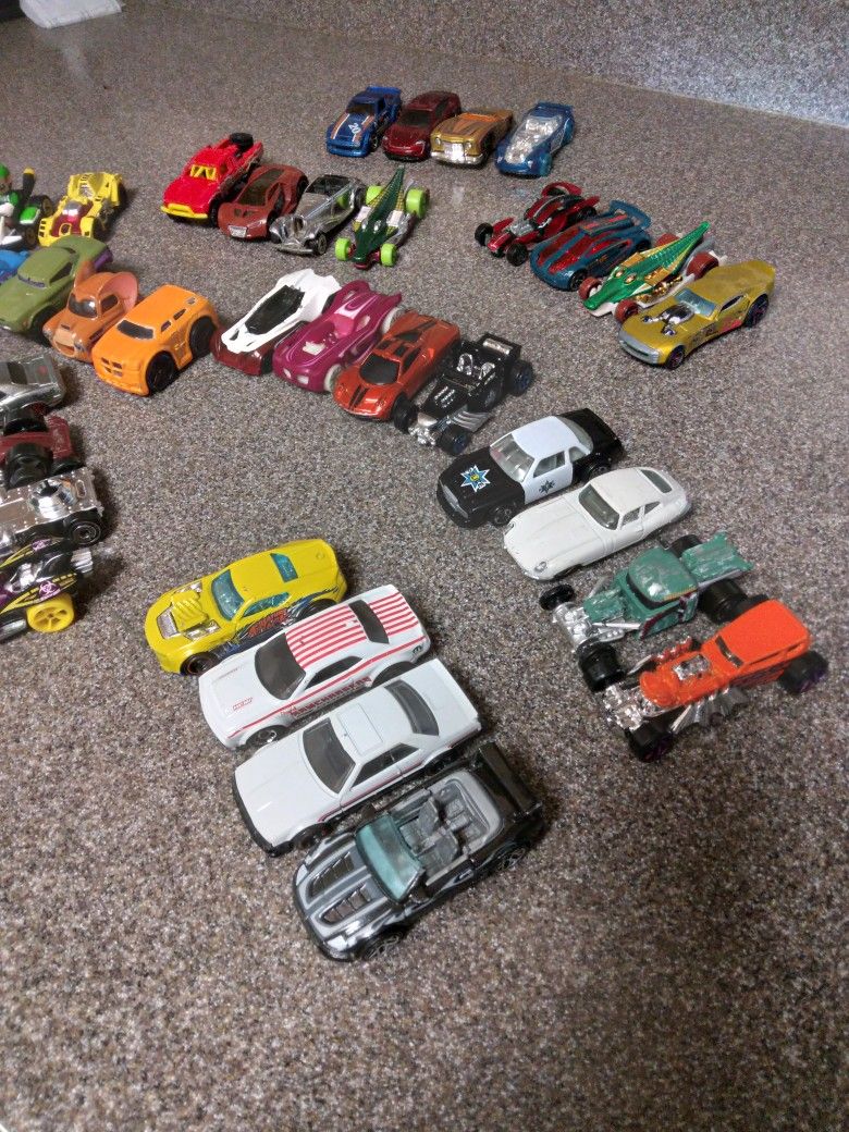 40 Old And New HOTWHEELS CARS π