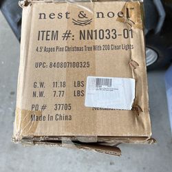 Nest And Noel 4.5 Ft Christmas tree With 200 Clear Lights!