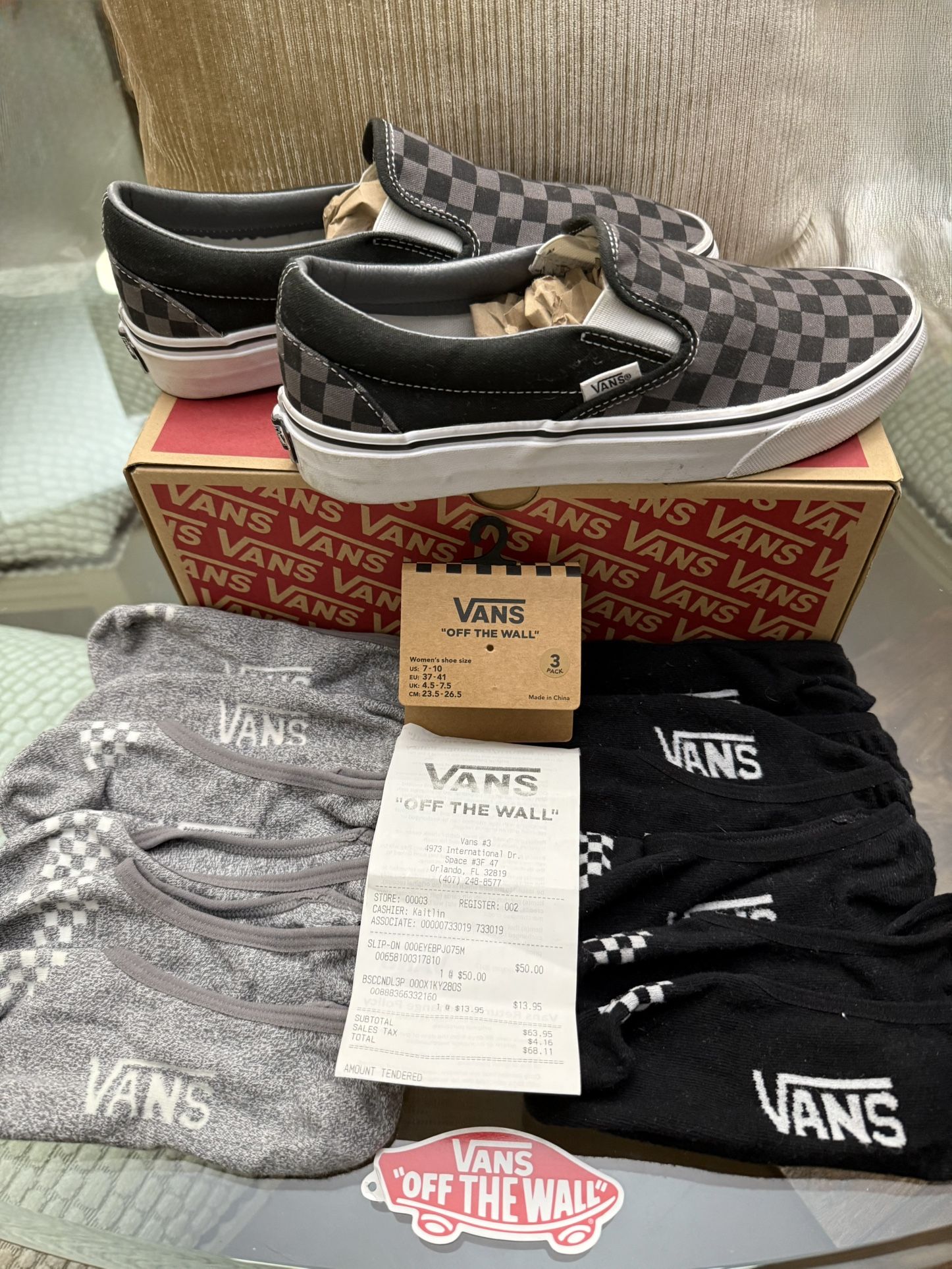 NEW Vans Classic Slip-On Shoes and FREE 6 pairs socks