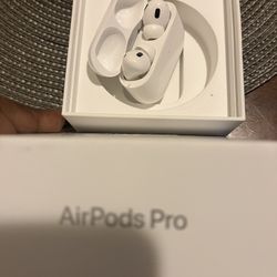 Apple AirPods Pro (2nd generation) with MagSafe Charging Case (USB-C
