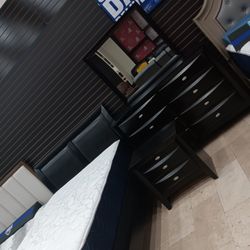 *Bedroom Special*---Emily Black Classic Wood Bedroom Sets---Starting At $949---Delivery And Financing🙌