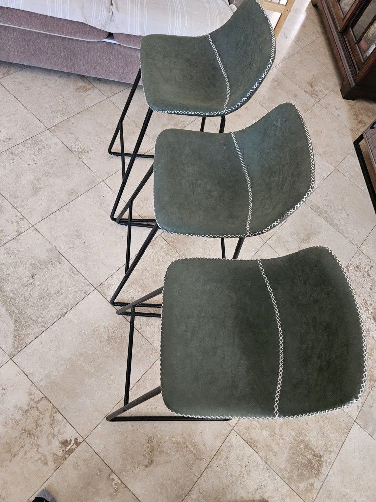 3 bar stools