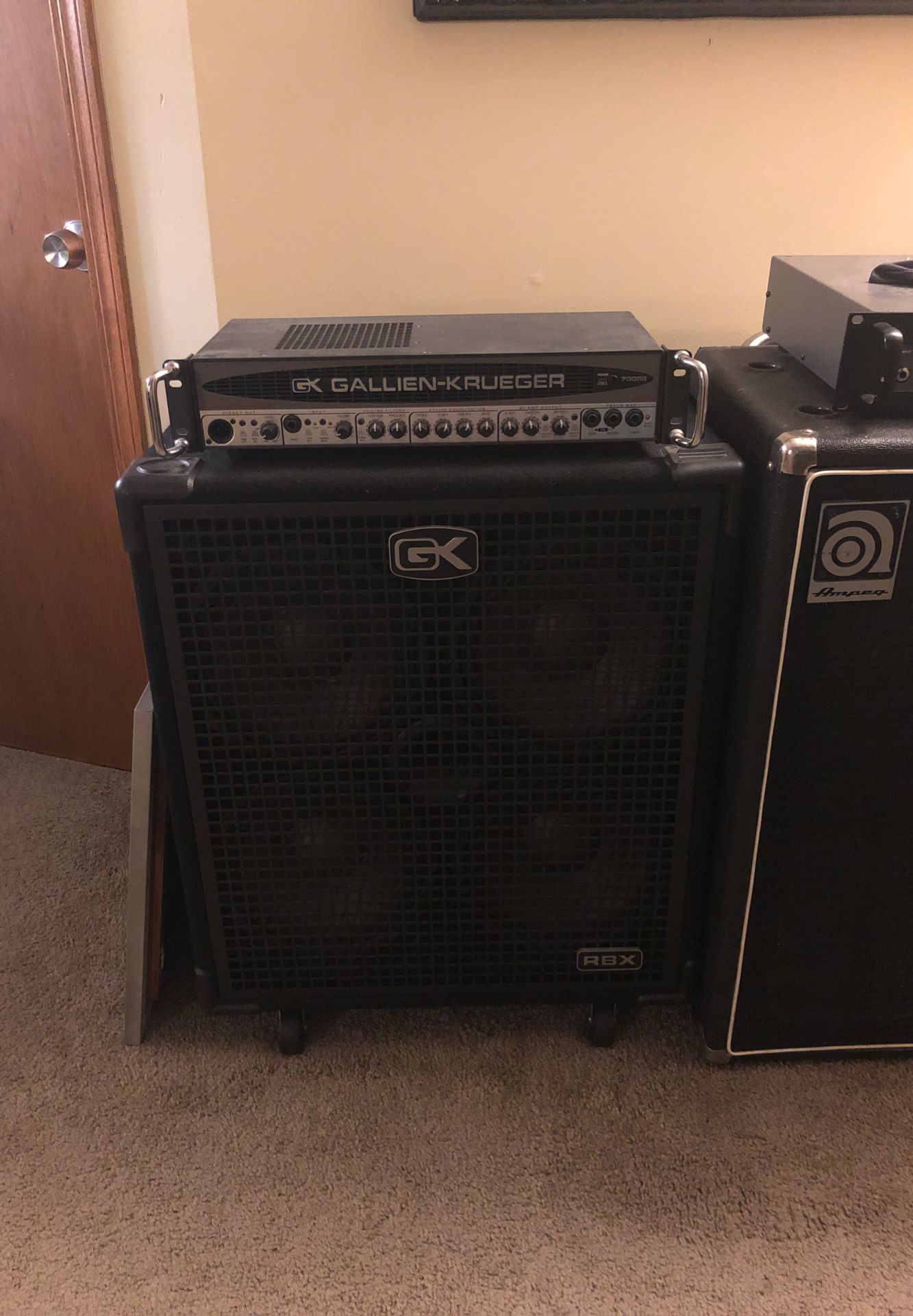 Gallien Krueger bass amp and cab