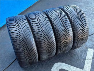 225/60/18 Michelin Selling a set of 4 tires in excellent condition 🫡