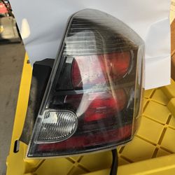 Nissan Sentra Tail Light 