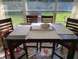 PUB TABLE w/ 4 CHAIRS