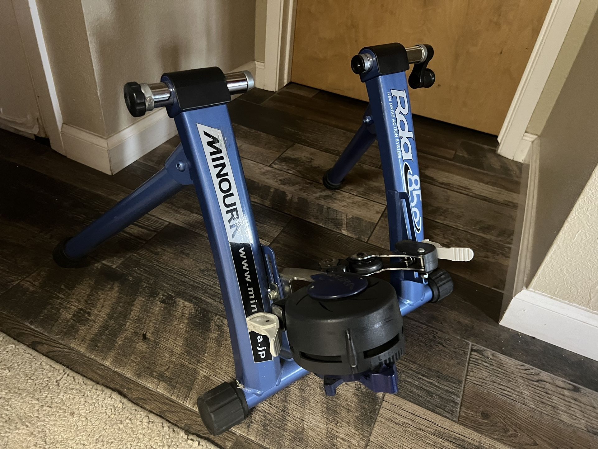 Like New MINOURA BIKE TRAINER Barely Used