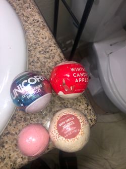 Bath bombs 4 for 15