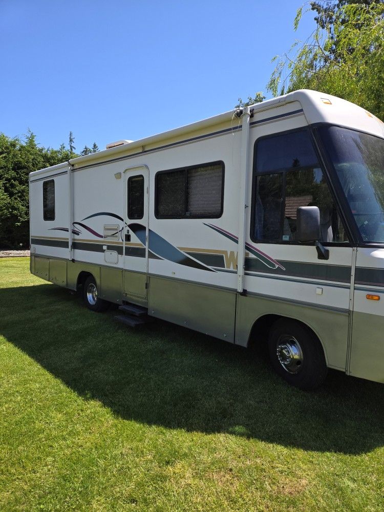 1996 Winnebago Adventure 30'