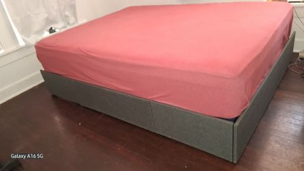 QUEEN BED WITH MATRESS