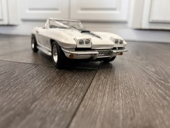 Diecast 1/18 scale Ertl American Muscle 1967 Corvette