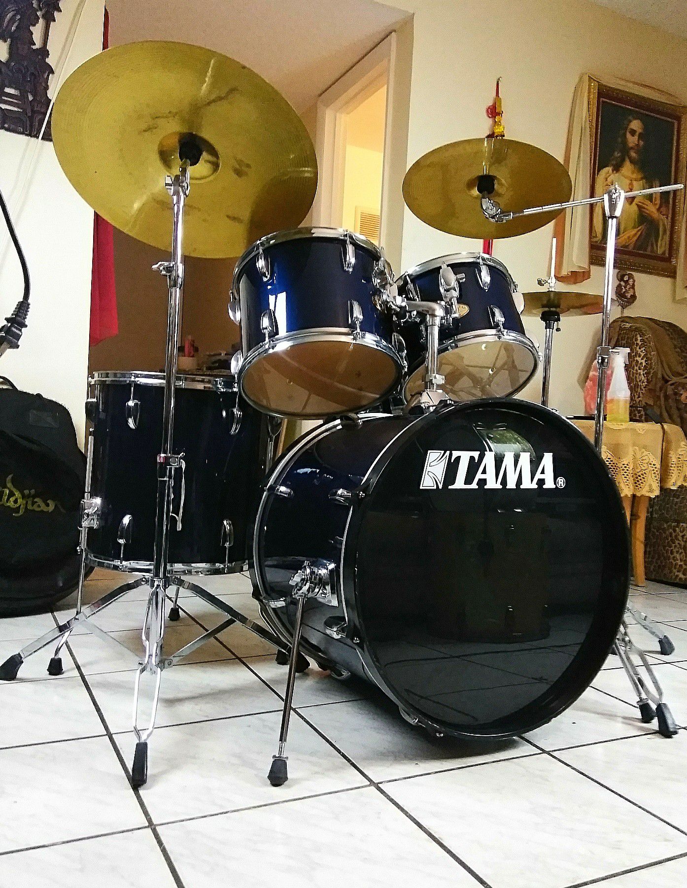 Tama complete drum set !! Like new !! $380 or best offer. !!
