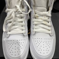 Men’s Jordan 1 Mids Size 8.5