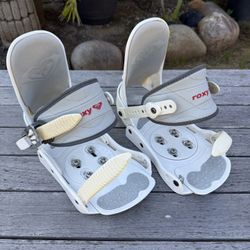 Roxy Snowboard Bindings Size Youth Medium (needs 2 Straps)
