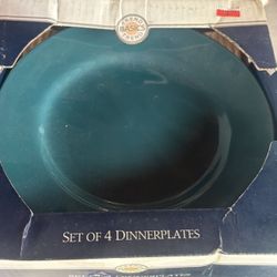 Set Of 4 New Vintage Trend Basics Dinner Plates Teal Green