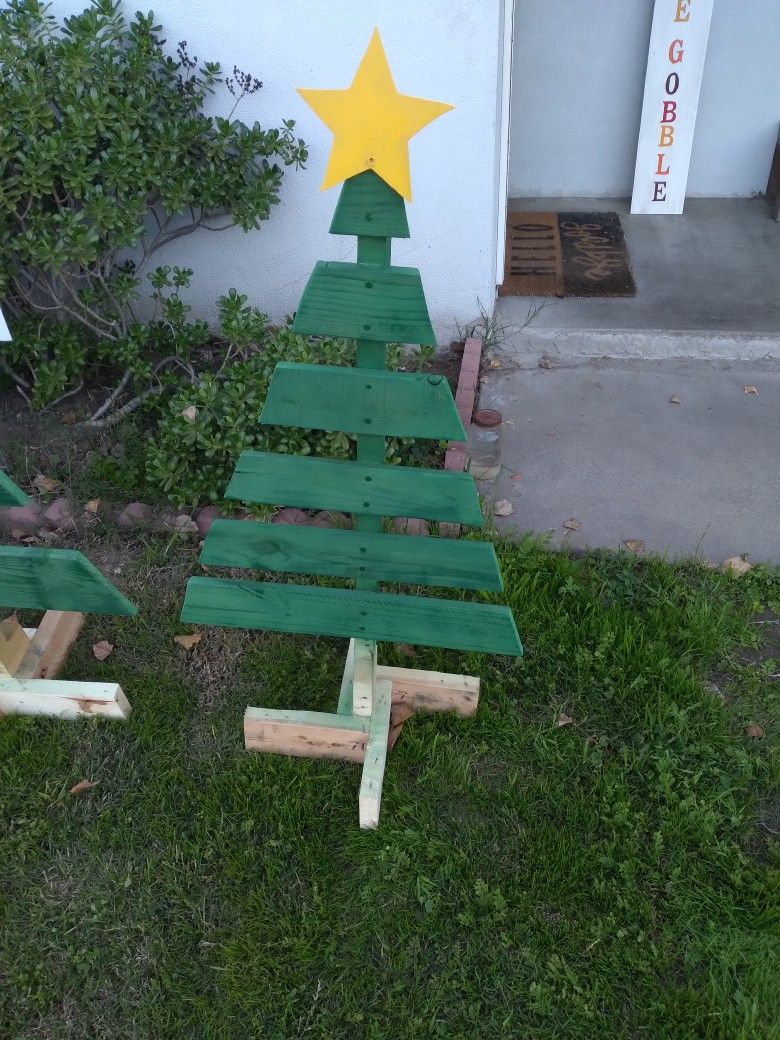 Outdoor Christmas Tree Decor 