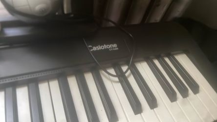 Portable Keyboard, Comes With Stand ,, Piano Book An Headset .. 