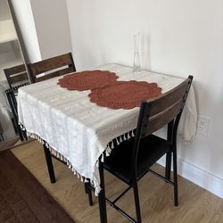 Cute little table for 2 !