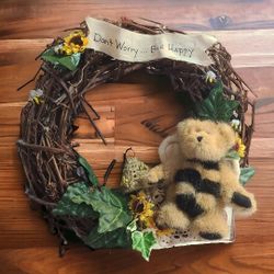 13" hand-made wreath with   Boyds dingle b bumbles . honey comb is a little loose. 
