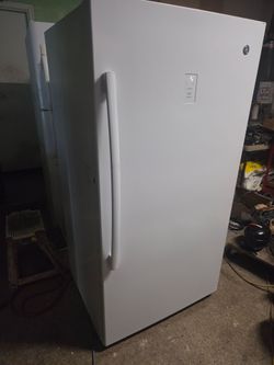 GE 17 Cubic Feet 2022 white standup freezer