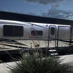 2019 Keystone Outback Ultra Lite