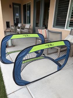 2 pop up soccer goals