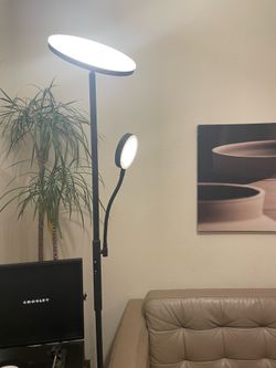 Modern LED Standing Floor Lamp - Excellent Condition