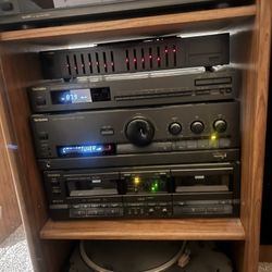 Vintage Stereo System With Tower Speakers