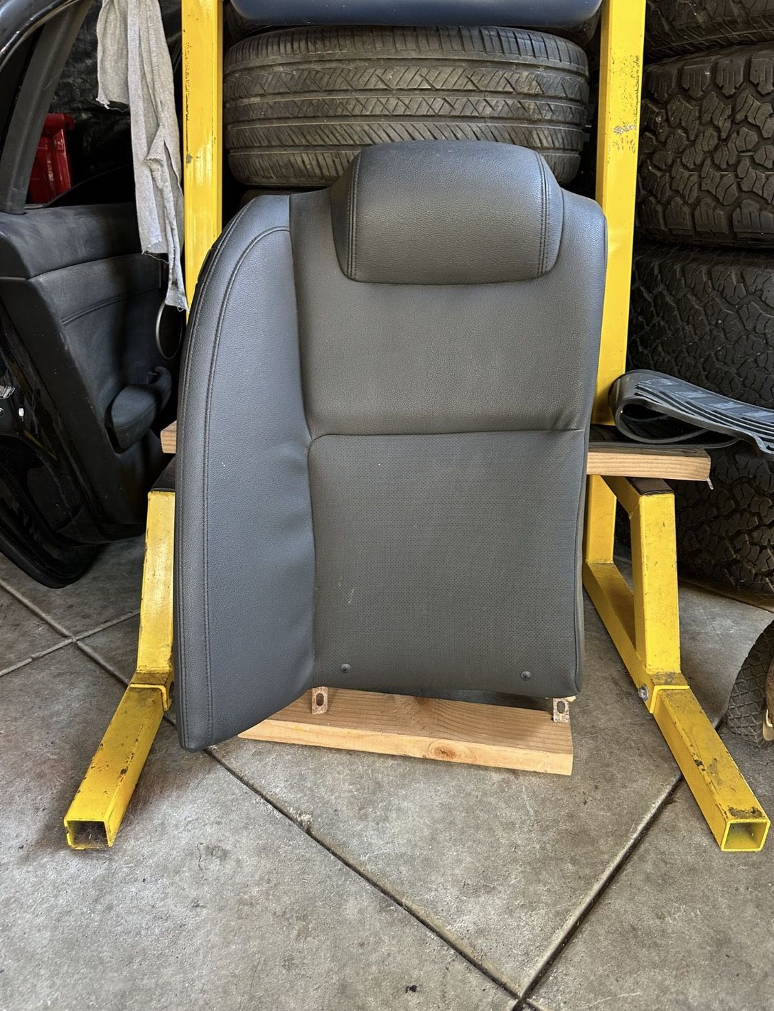 G8 Gt Right Rear Top Seat