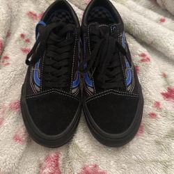 Size 6 1/2 in men’s brand new vans