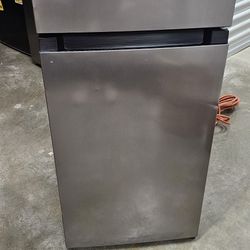 New Vissani 4.5 double door refrigerador