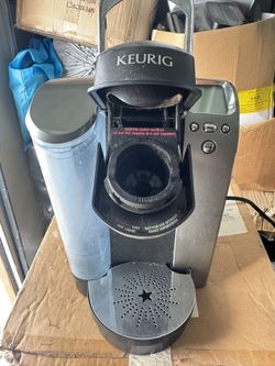 Keurig single-serve coffee maker, specifically an older Keurig B70 Platinum