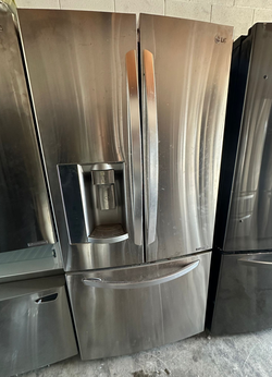 LG Stainless Steel FrenchDoor Fridge with IceMaker