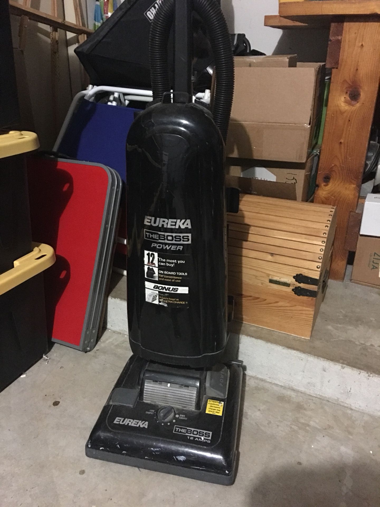 Eureka the boss vacuum. Excellent condition. Black. Powerful 12 AMPS.