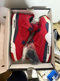 Jordan retro 4 SE size 10.5
